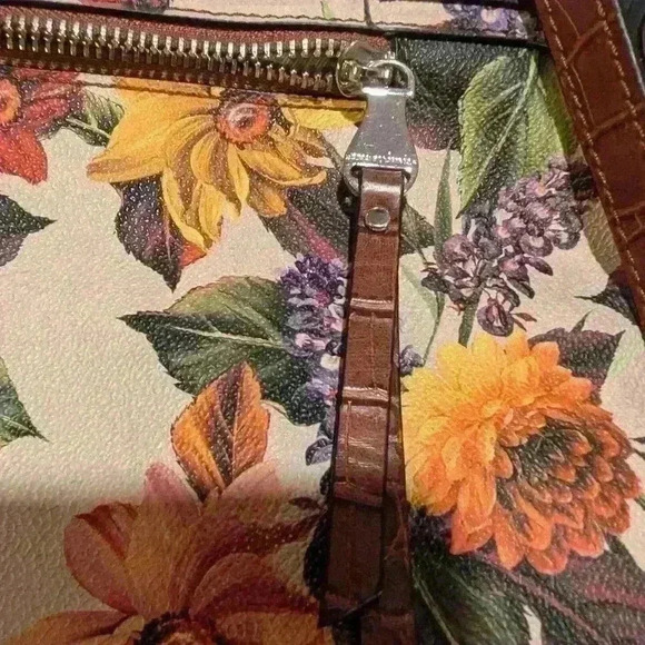 Dana Buchman Everly Crossbody - Picture 3 of 10